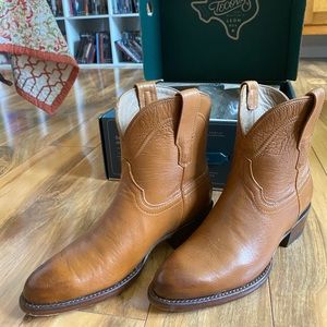 Tecovas “The Penny” size 6.5B. Desert Tan.